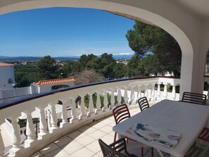 Outdoor dining - 5 bedroom villa in l'escala (L'Escala)