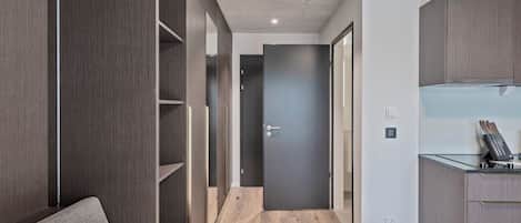 Ropa de cama de alta calidad y escritorio