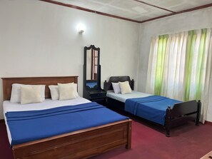 Daunenbettdecken, Schreibtisch, Bügeleisen/Bügelbrett, kostenloses WLAN