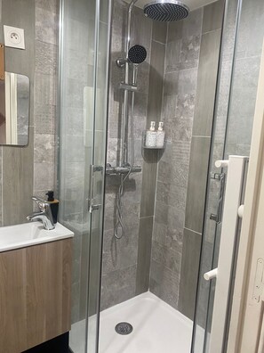 Bidet, towels, soap, shampoo