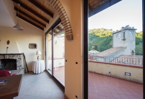 Interior - The Clock Houses - Superior (Gallodoro)