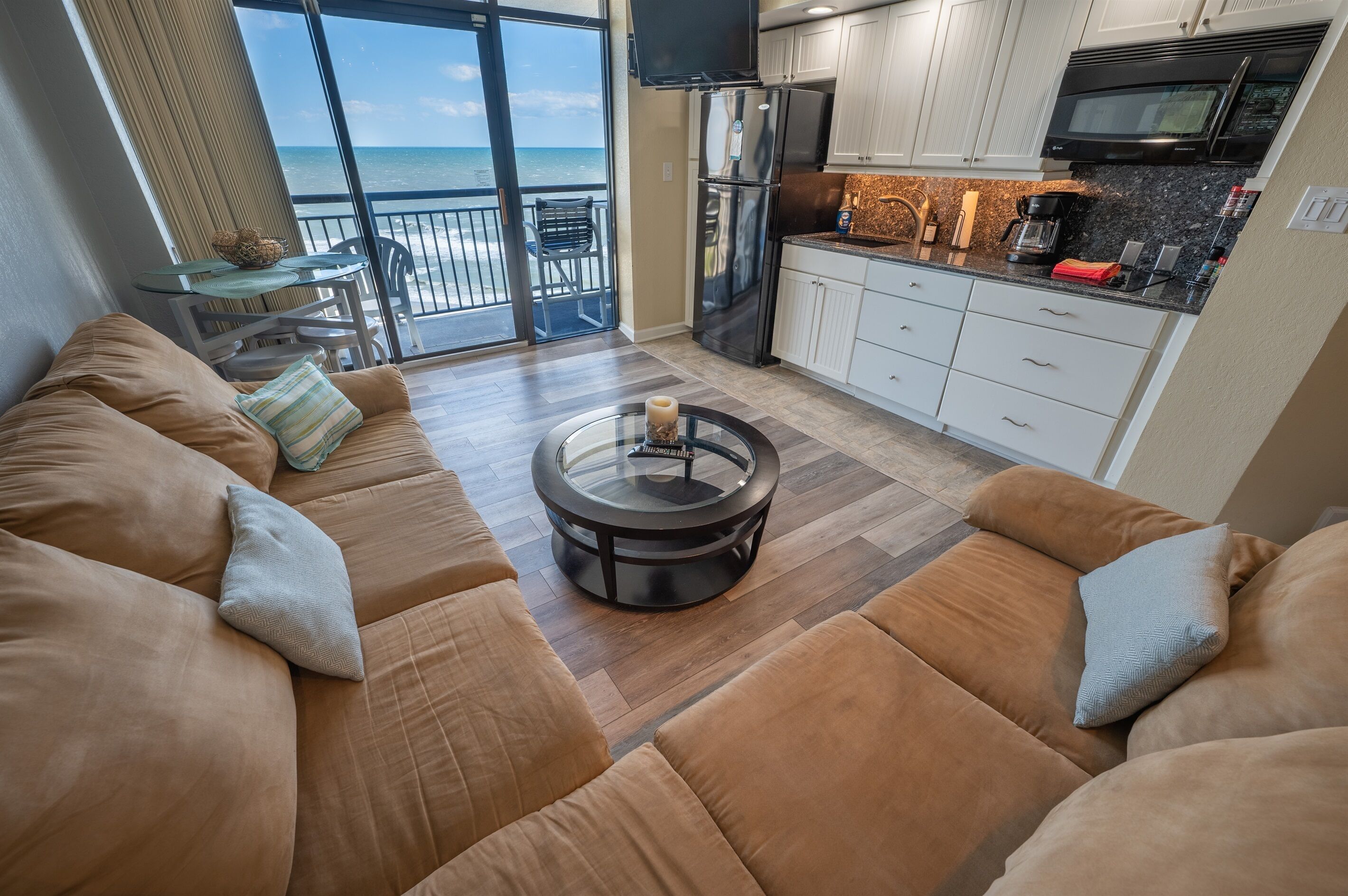 New Beach Cove, Pools, Direct Oceanfront,King Bed!