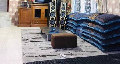 EXPRESS O 91923 Homestay Zona