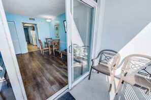 Dining - High Floor, Direct Oceanfront Views-Camelot Resort (Myrtle Beach)