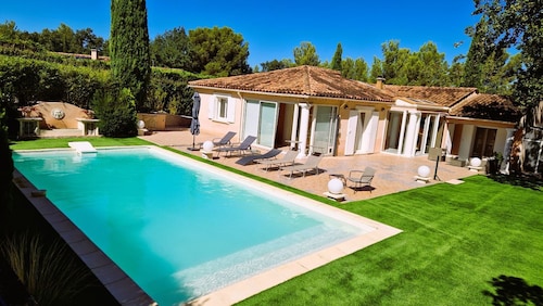 La Tissonnière a peaceful and intimate cottage with garden and spa