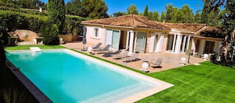 La Tissonnière a peaceful and intimate cottage with garden and spa