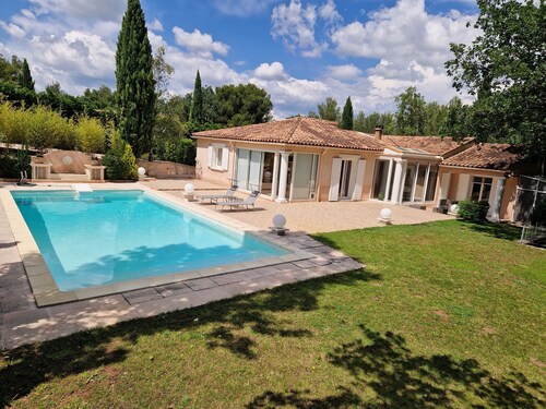 La Tissonnière a peaceful and intimate cottage with garden and spa
