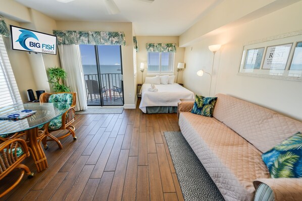 1 bedroom, iron/ironing board, WiFi, bed sheets - 9th Floor Studio, Breathtaking Ocean Front, Pools! (Myrtle Beach)