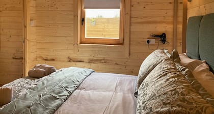 Cabin 438 - Clifden - sleeps 2 guests in 1 bedroom