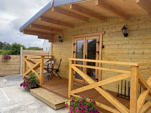 Cabin 438 - Clifden - sleeps 2 guests  in 1 bedroom