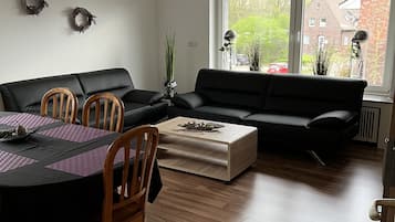 Business-Apartment, 2 bed rooms, 1 living room | Living area | 56-inch TV with digital channels
