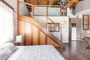 1 bedroom, desk, iron/ironing board, travel cot - Ático Tipo Loft con Jacuzzi (Adahuesca)