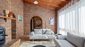 TV, fireplace, ping pong