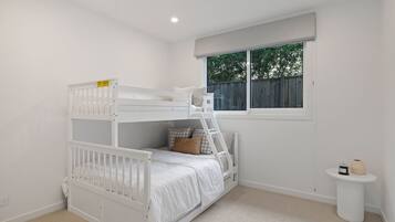 5 Schlafzimmer, Bügeleisen/Bügelbrett, Reisekinderbett, Internetzugang