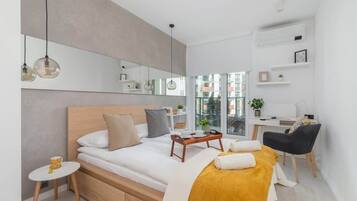 1 bedroom, desk, iron/ironing board, WiFi