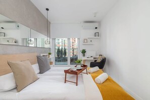 1 chambre, bureau, fer et planche à repasser, Wi-Fi