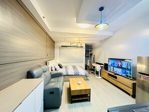Bloc d'apartaments Comfort, vistes a la ciutat | 1 dormitori, roba de llit d'alta qualitat, cobrellits i escriptori