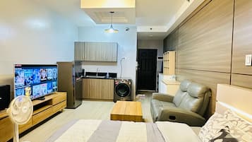 Comfort-Apartment, Stadtblick | 1 Schlafzimmer, hochwertige Bettwaren, Daunenbettdecken, Schreibtisch