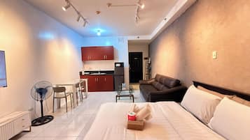 Apartamento Confort, baño privado, vistas a la ciudad | 1 dormitorio, ropa de cama de alta calidad, edredones de plumas