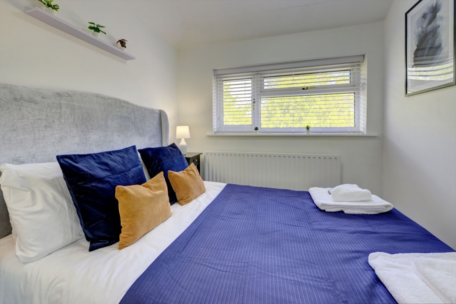 The Braybrooke House | A Calm & Executive 3BR House w/ Parking, Garden & Wifi | eco-Short Term Let by SILVA