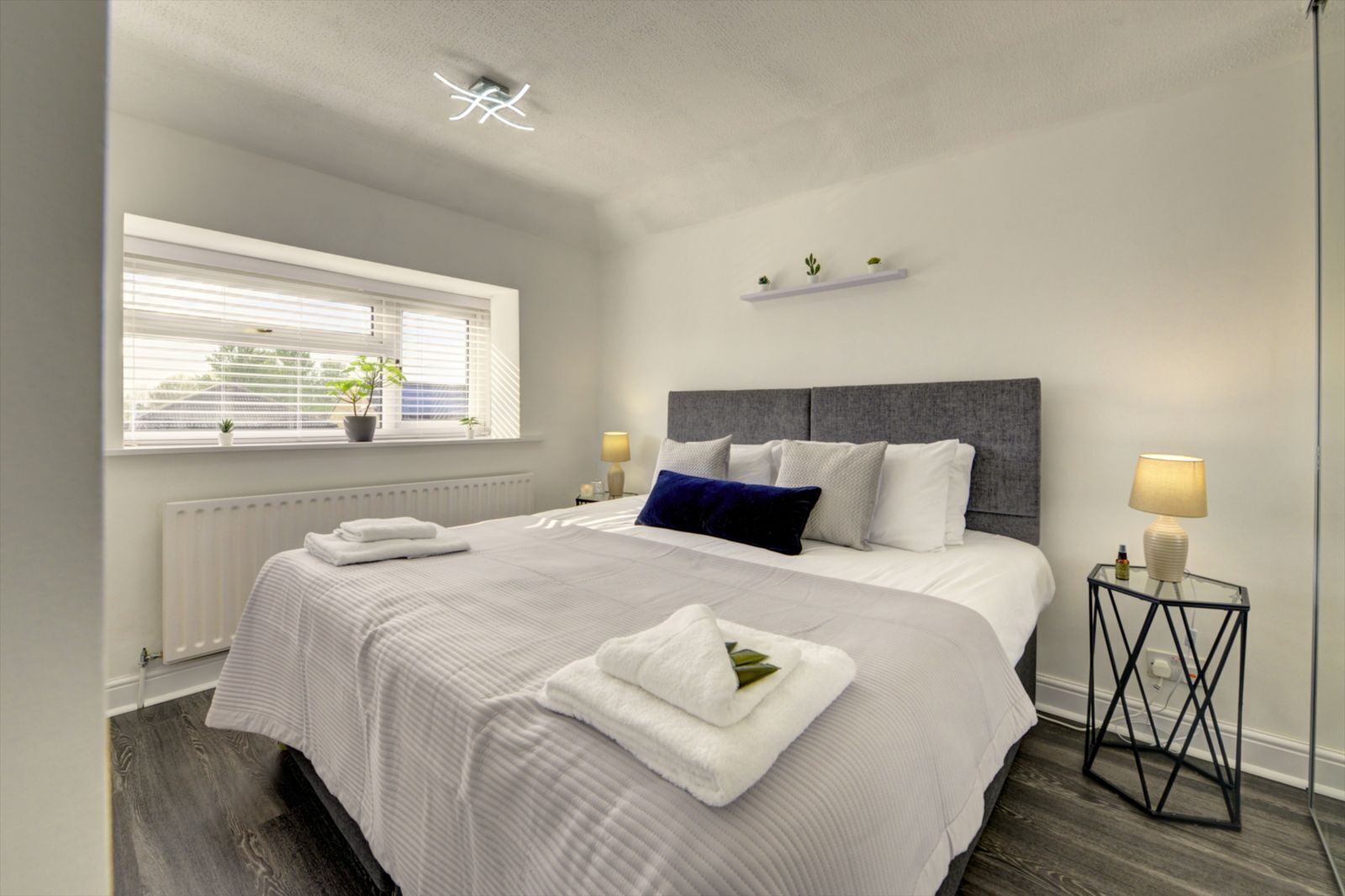 The Braybrooke House | A Calm & Executive 3BR House w/ Parking, Garden & Wifi | eco-Short Term Let by SILVA