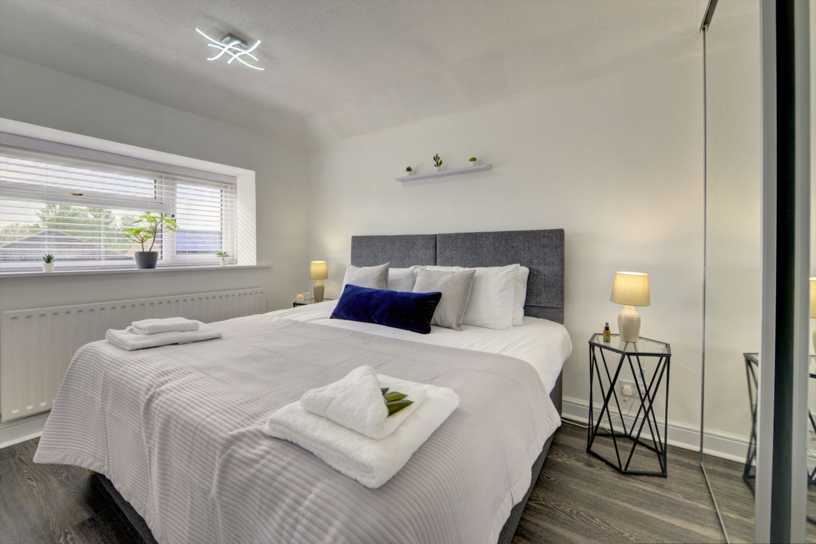 The Braybrooke House | A Calm & Executive 3BR House w/ Parking, Garden & Wifi | eco-Short Term Let by SILVA