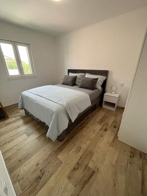 Apartment, 1 Queen Bed with Sofa bed | 1 bedroom, iron/ironing board, free WiFi, bed sheets