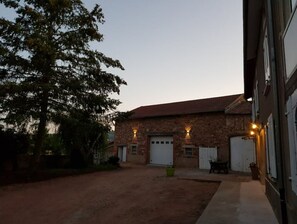 Exterior - Chez Arnaud (Saint-Jean-Saint-Maurice-sur-Loire)