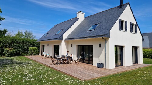 Maison Rénové Avec Grand Jardin à 300m de la Plage