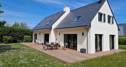 Maison Rénové Avec Grand Jardin à 300m de la Plage