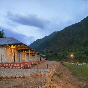 Front of property - Hill Springs Resort And Cafe (Rajgarhi)