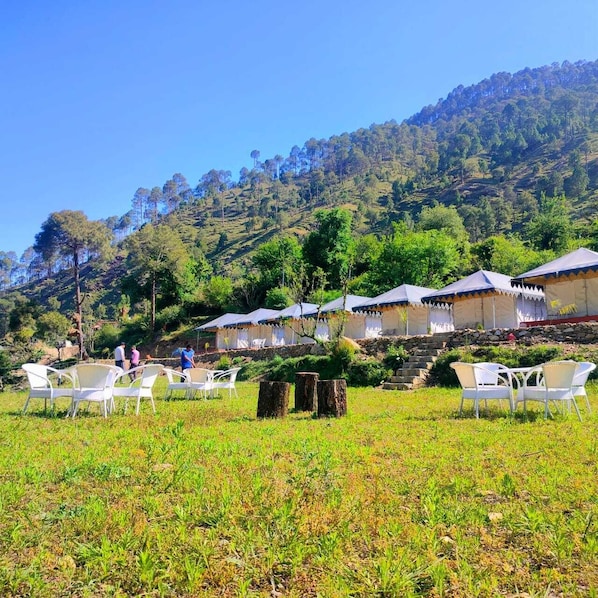 Front of property - Hill Springs Resort And Cafe (Rajgarhi)