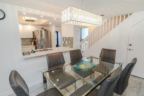 Dining - Sea Winds 26-Luxury Unit Just Steps From the Beach!! (St. Augustine)