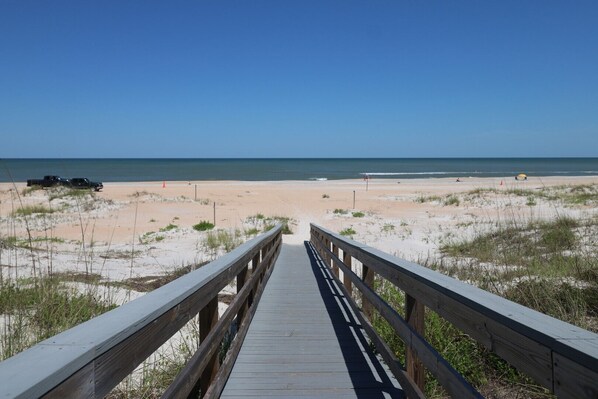 Beach nearby - Sea Winds 26-Luxury Unit Just Steps From the Beach!! (St. Augustine)