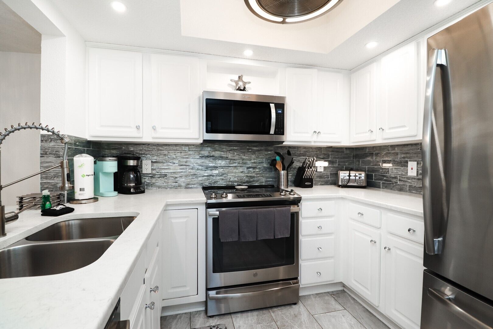 Refrigerador, microondas, horno y lavavajillas 