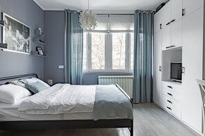 2 bedrooms, desk, iron/ironing board, free WiFi