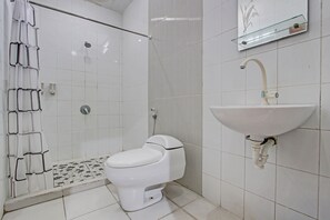 Deluxe Double Room | Bathroom | Shower, towels - OYO 91920 Pondok'ku Inn  (Depok)
