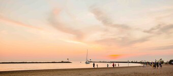 Updated, Hot Tub, Walk to Union Pier