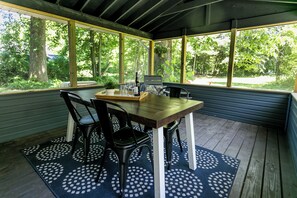 Dining - Updated, Hot Tub, Walk to Union Pier (Union Pier)