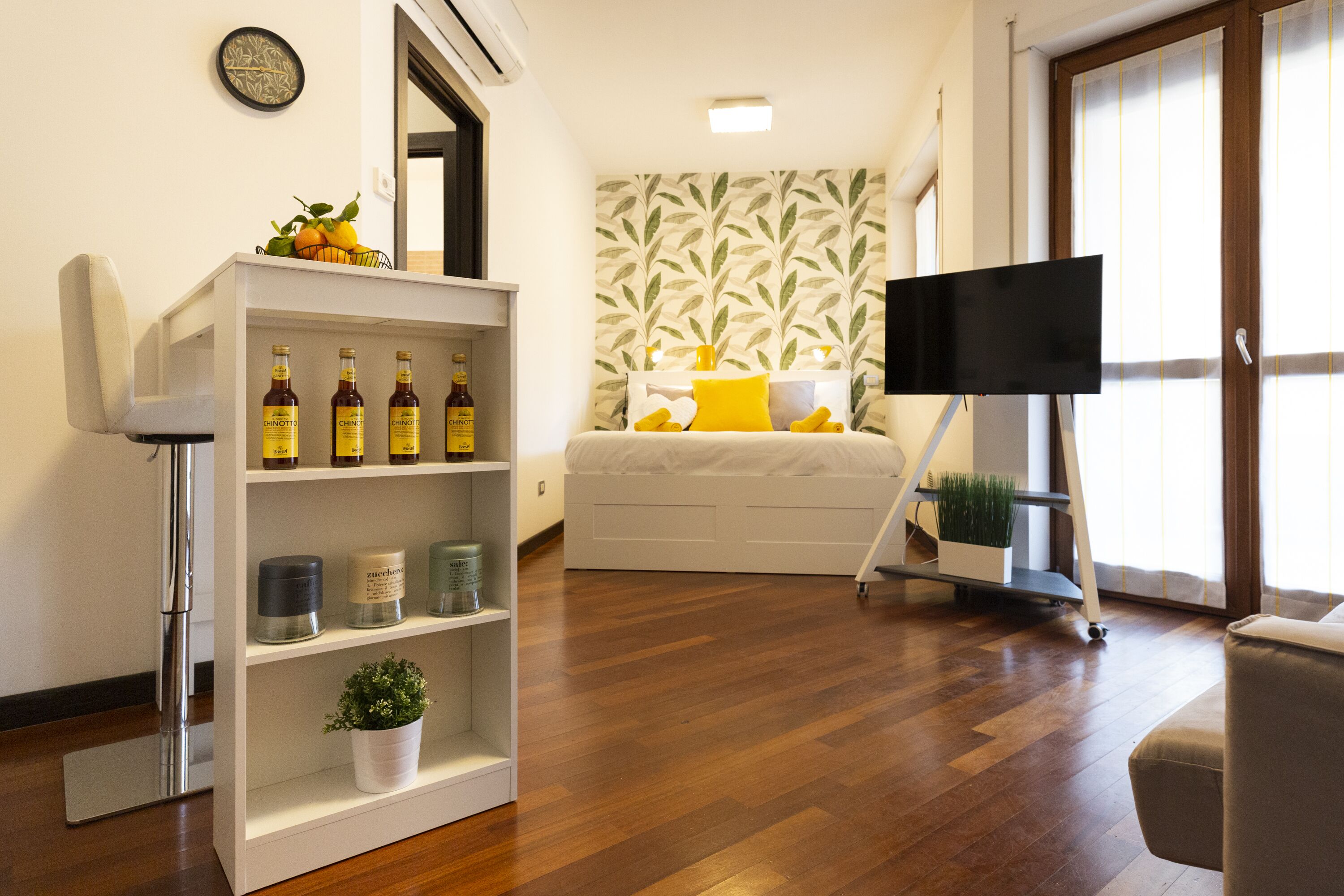 Design Studio | Living area | 40-inch Smart TV with digital channels, TV