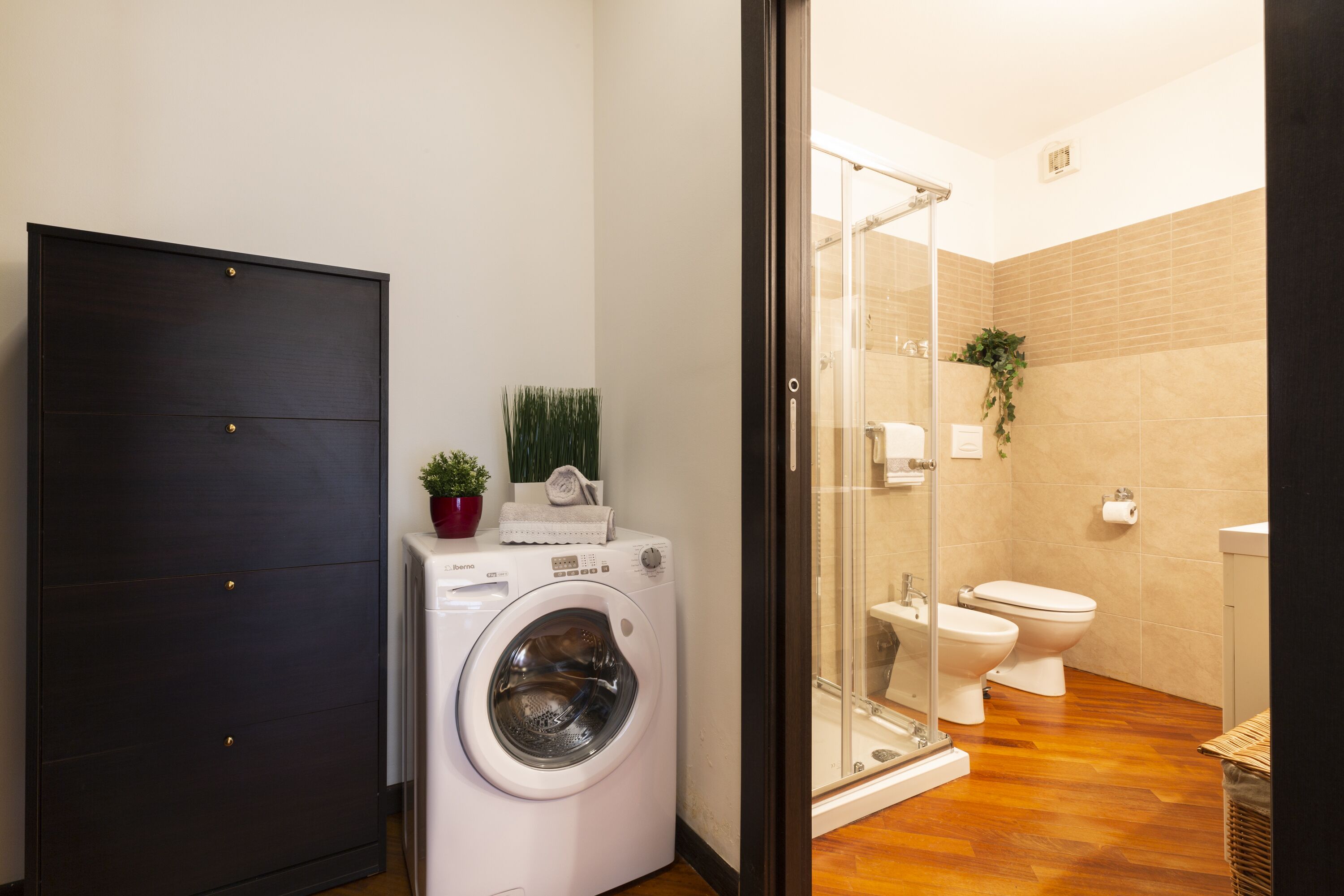 Studio Design | Salle de bain | Douche, douche à « effet pluie », articles de toilette gratuits