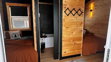 3 bedrooms, desk, free WiFi, bed sheets