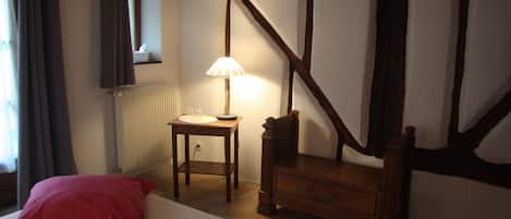 1 bedroom, bed sheets