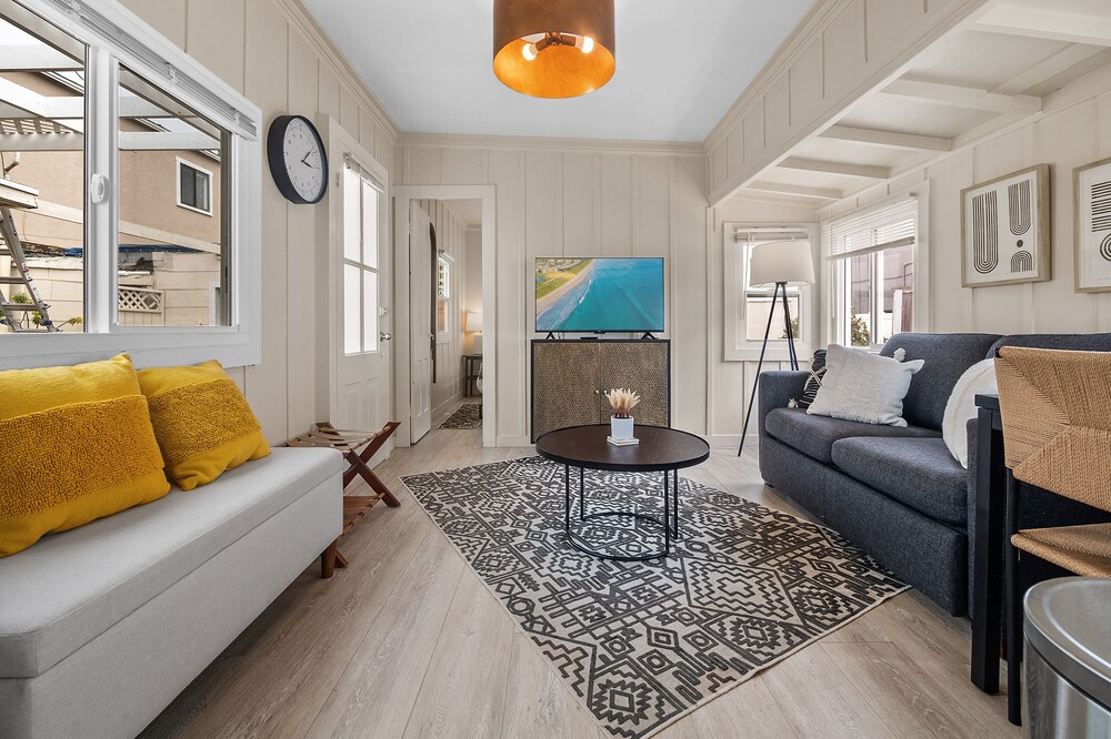 Sunset Cliffs Oceanfront Casita w/ Fast Wifi, Large Outdoor Space & Ocean Breeze!