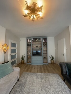 Computer monitors, printers - Beautifully designed gem apartment on chic Rozsadomb (Budapest)