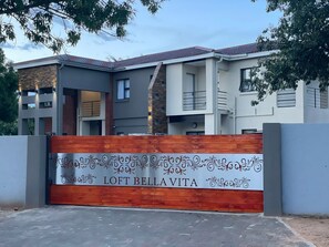 ด้านหน้าที่พัก