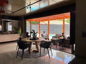 บริเวณนั่งเล่น