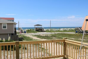 Property grounds - Cozy Beach Retreat – Steps from the Sand (Surf City)