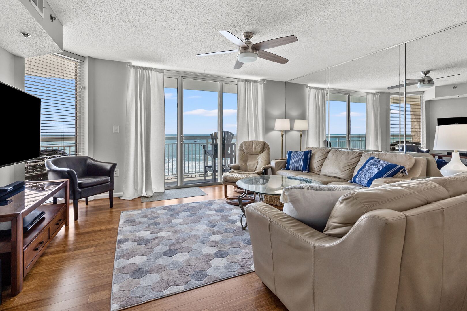 Oceanfront family resort condo w/indoor/outdoor pools, lazy river, fitness center, hot tubs