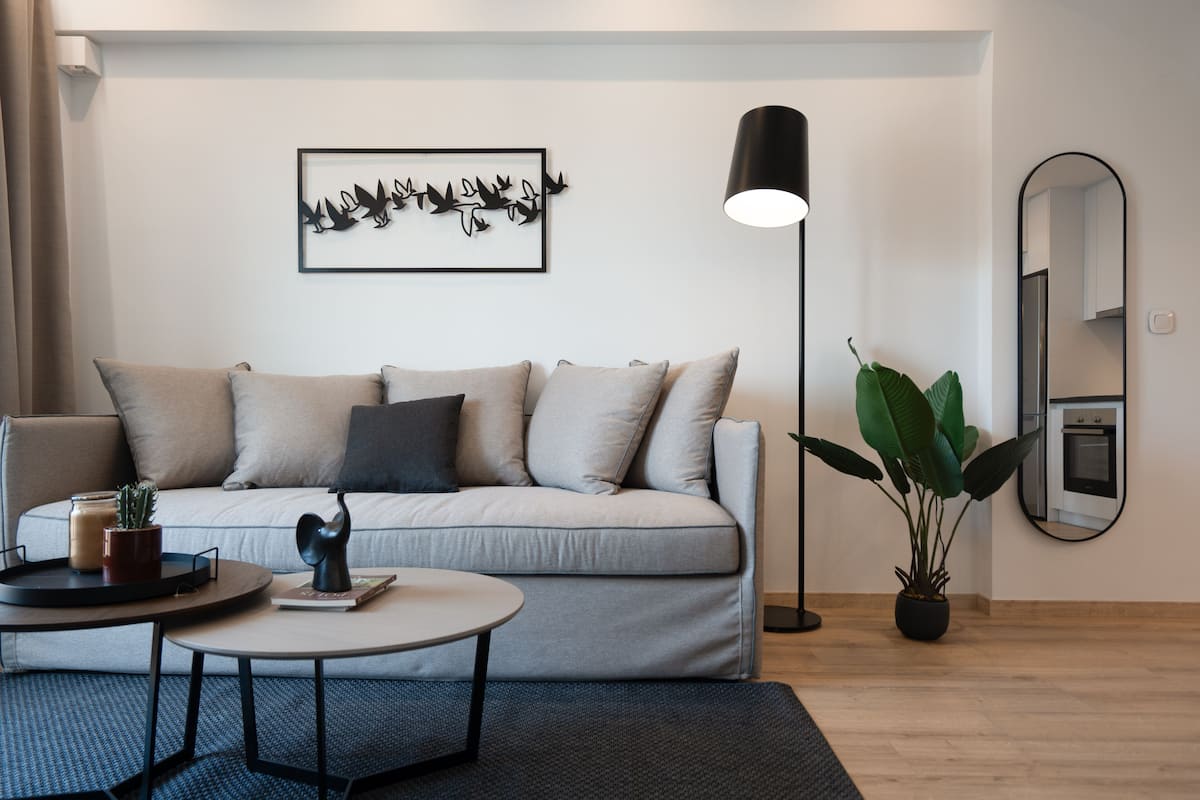 Exclusive Apartment (EDGE - D2) | Living area | 43-inch TV with cable channels